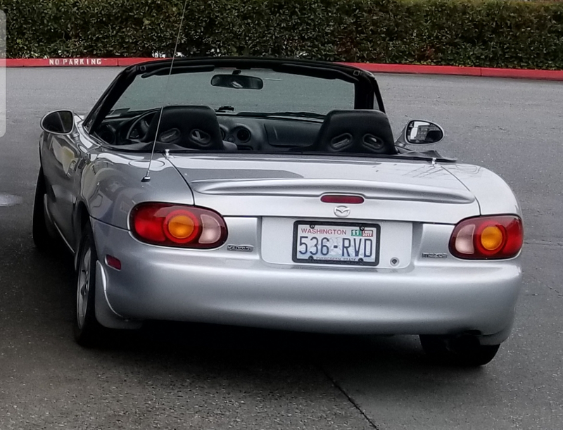Illustration for article titled NB Miatas look amazing in silver